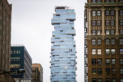Clădiri construite după reguli ciudate: Jenga Tower din New York