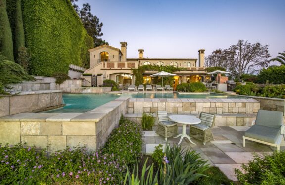 Vilă de lux în Malibu: cum arată Toscana adusă pe malul Oceanului Pacific
