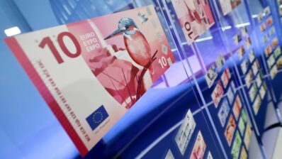 Bancnotele euro își schimbă designul: 10 variante intră în discuție publică