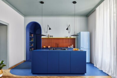 Vibe retro în reintrepretare contemporană, într-un apartament colorat din Milano