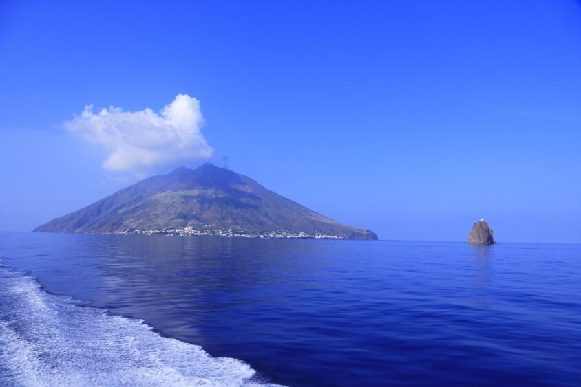 Stromboli. Insula cu inimă de foc unde casele au nume
