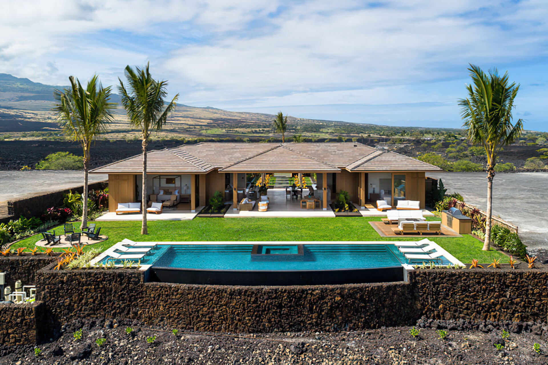 În casa din Hawaii a lui Matthew McConaughey: eleganță în picioarele goale