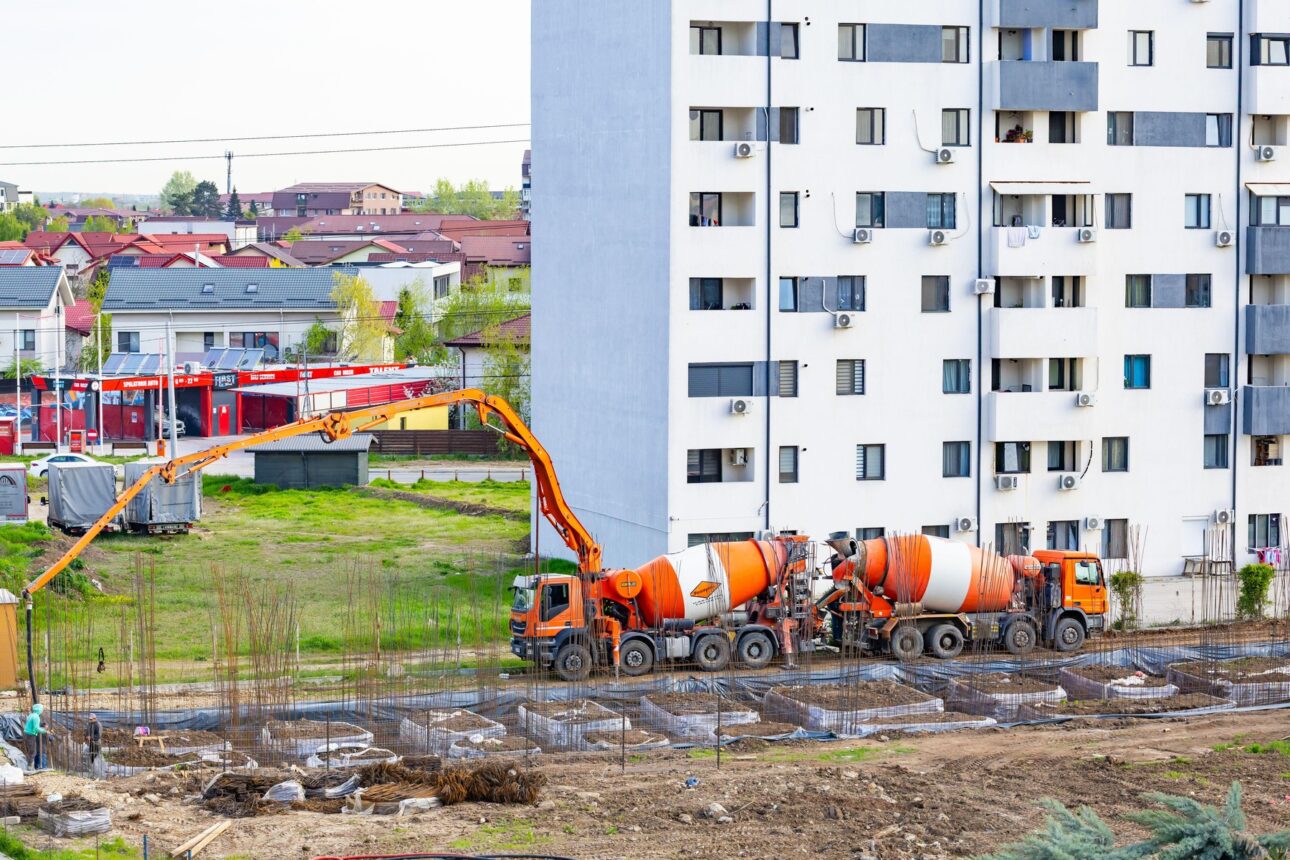 Dezvoltatorii imobiliari vor plăti o taxă locală pentru dezvoltarea infrastructurii