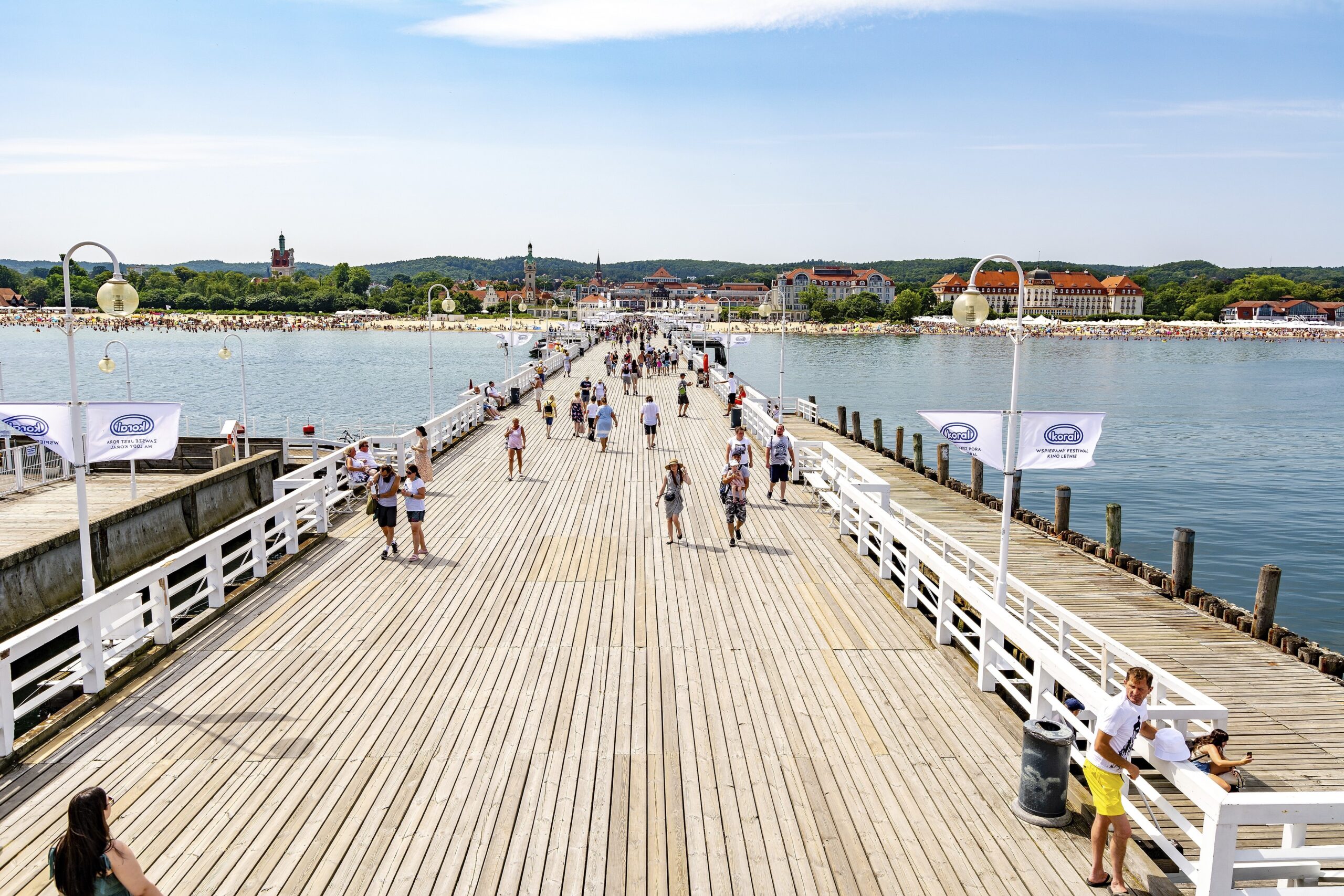 La plajă la Marea Nordului, pe cel mai lung ponton din Europa