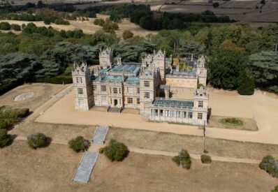 Castelul din filmele cu Batman este în pericol din cauza liliecilor
