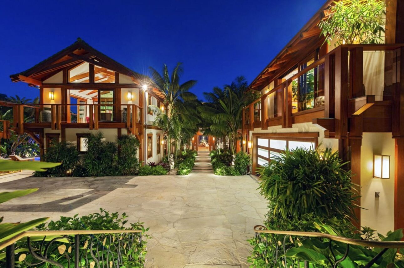 Acasă la Pierce Brosnan: universul său thailandez din Malibu este de vânzare